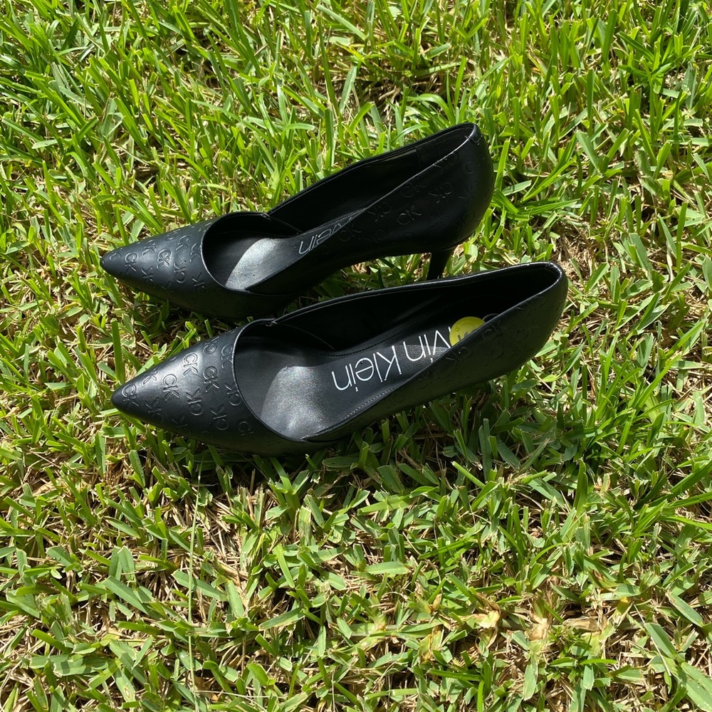 Shoes - Picture 3 of 6
